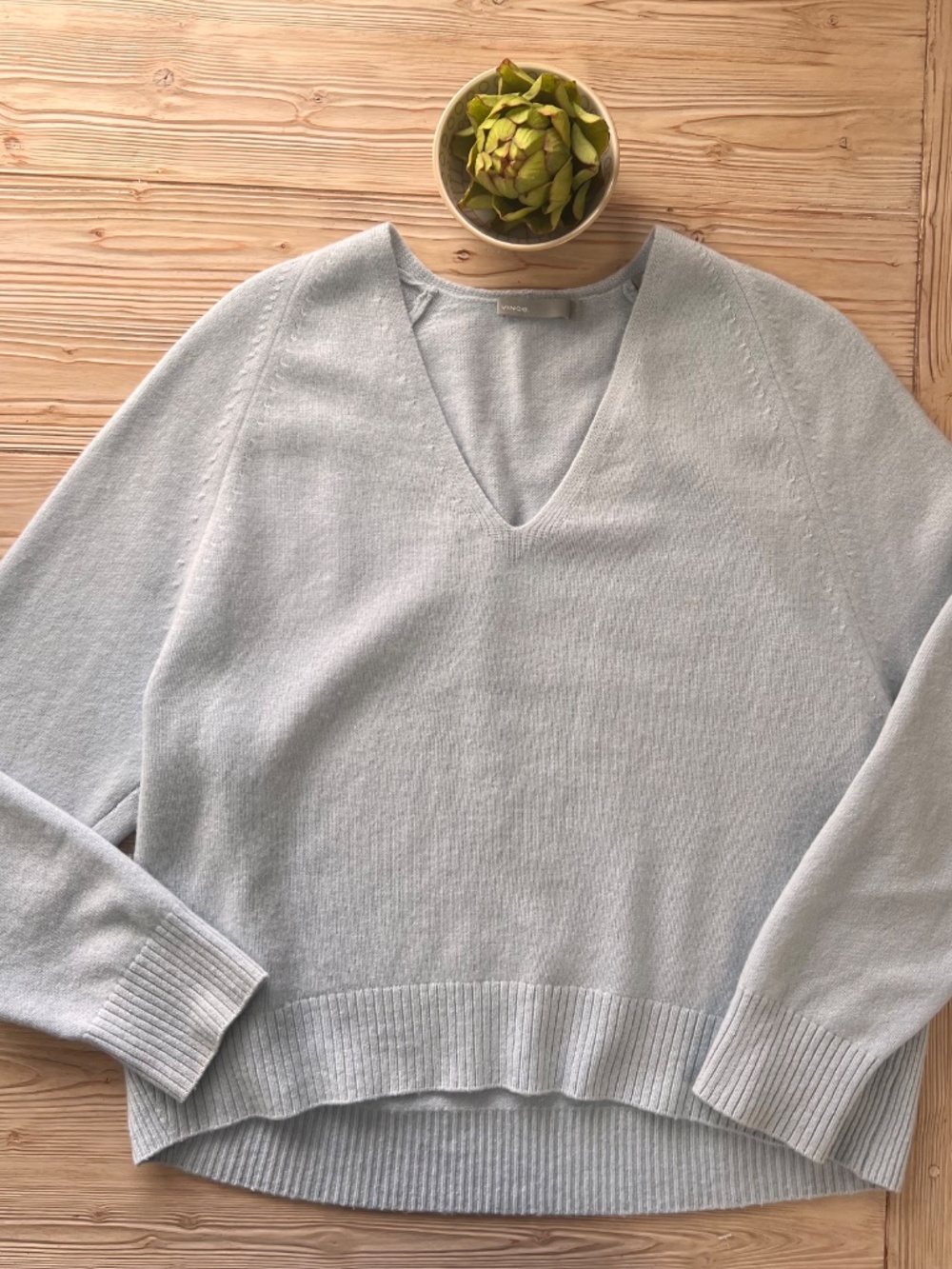 Vince 100% Cashmere Light Blue V-Neck Sweater – Size L - Picture 5 of 5